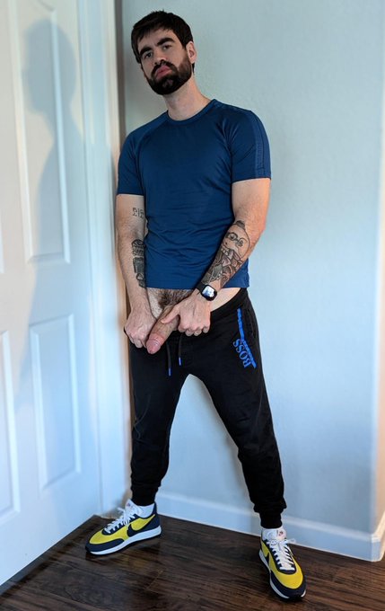 Retweet if you'd worship my cock https://t.co/NvdhhKAnRr