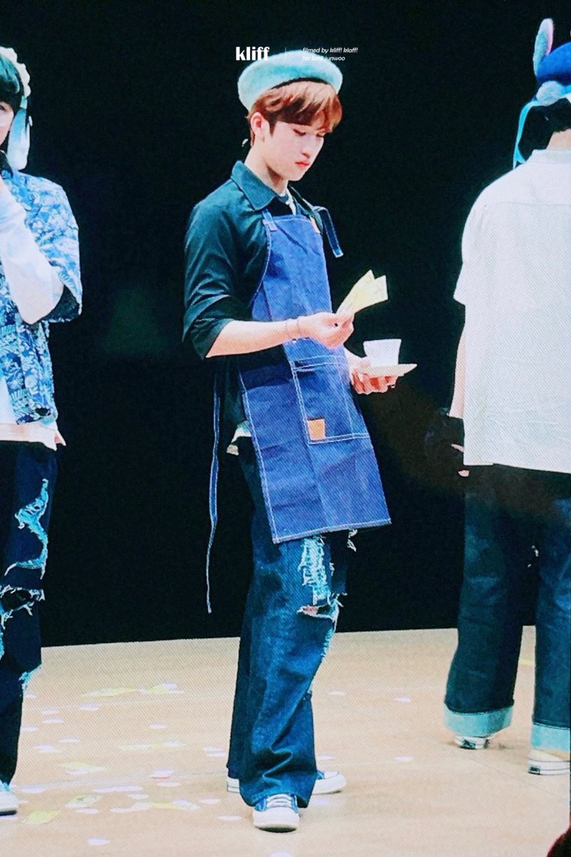 230723 준우 🐶 대면

커피 한 잔 10만 원이어도 가고 싶어요 
여기 카페 어디죠

#루네이트 #LUN8 #준우 #JUNWOO