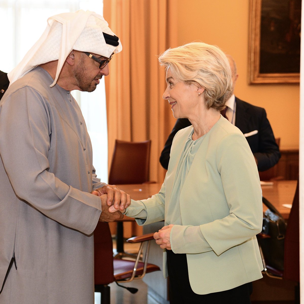 Good talk with @MohamedBinZayed We discussed how to increase bilateral cooperation and boost trade. We also discussed how UAE as host of #COP28 and the EU can join forces to tackle climate change. We are deeply committed to working to make COP28 a success.