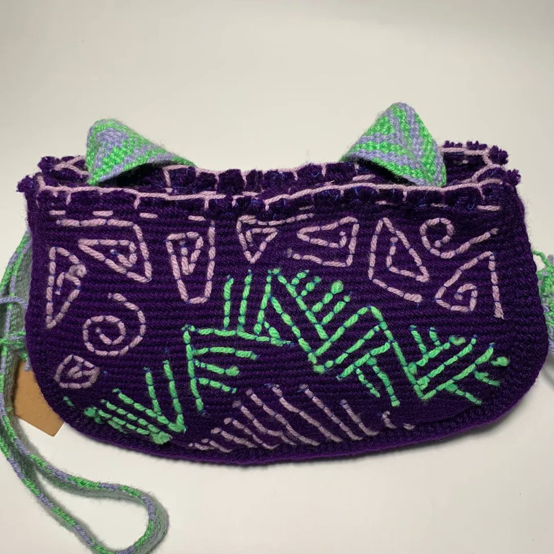 RemtemS's tweet image. I started making these Kalash bags in 2020, when I visited during covid to subside my boredom aswell as revive my textile design degree. 
Recently I finally managed to complete 8 bags while sitting in kalash valley. I'm in Lahore now here to sell them at a shop in model town.