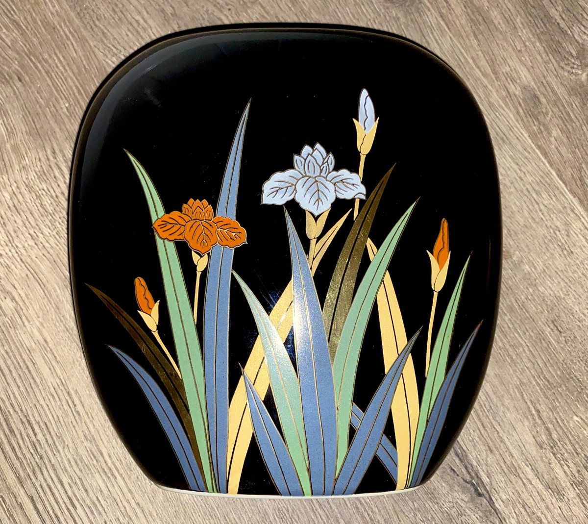 greatstuffuneed's tweet photo. These and more coming to the shop in the next few weeks. Follow the shop so you don't miss out! #vintage #estate #retro #collectibles #jewelry #cats #glassware #pottery #ceramics and MORE!! https://t.co/Jq1wiDwYEP https://t.co/Z42yIk595F
