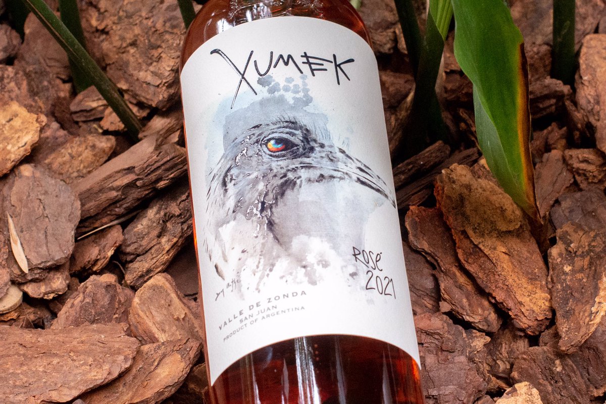 bodegaxumek's tweet photo. El #rosado es el nuevo color de tendencia. Súmalo a tu brindis con nuestro XUMEK Rosé de #PinotNoir. 

Nacido en las alturas extremas del Valle de Zonda lo cual le permite expresar toda la magia del #PinotNoir, convirtiéndolo en un vino fresco joven, moderno, expresivo 🍷🍇🏔 https://t.co/kJpKW2DGjY