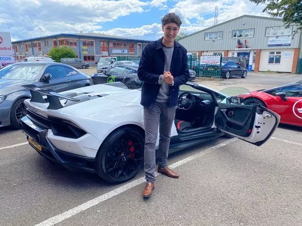 felipe_marlowe's tweet photo. @MiltonFriedom5 Mi primer coche en UK, me lo pude comprar en 6 meses laburando de lavaplatos, gracias a los cursos del #PLPacademy . $2K bien invertidos. https://t.co/un1iwkinNb