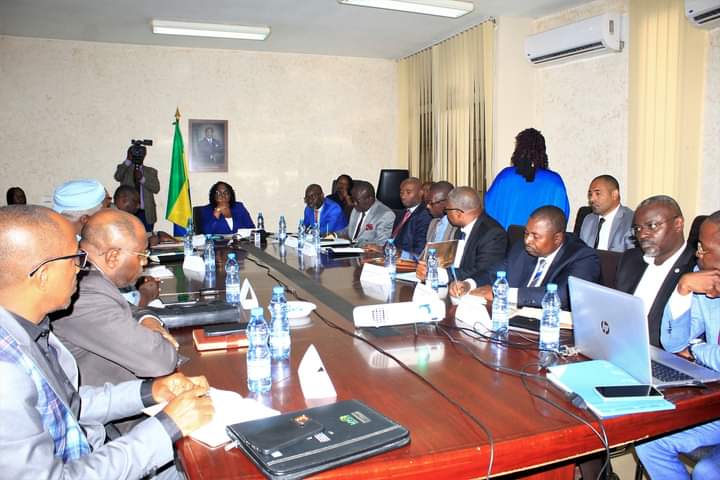 Réouverture des #concours d'entrée à la #fonction_publique : un atelier de vulgarisation de la nouvelle procédure de recrutement au profil des SG et des directeurs des écoles formant aux spécialités de l'#administration. <a href="/BerreMadeleine/">Madeleine E. Berre</a> <a href="/Comgouv_GA/">Comgouv</a> <a href="/gabon1ere/">Gabon Premiere</a> <a href="/tvgabon24/">Gabon24</a>