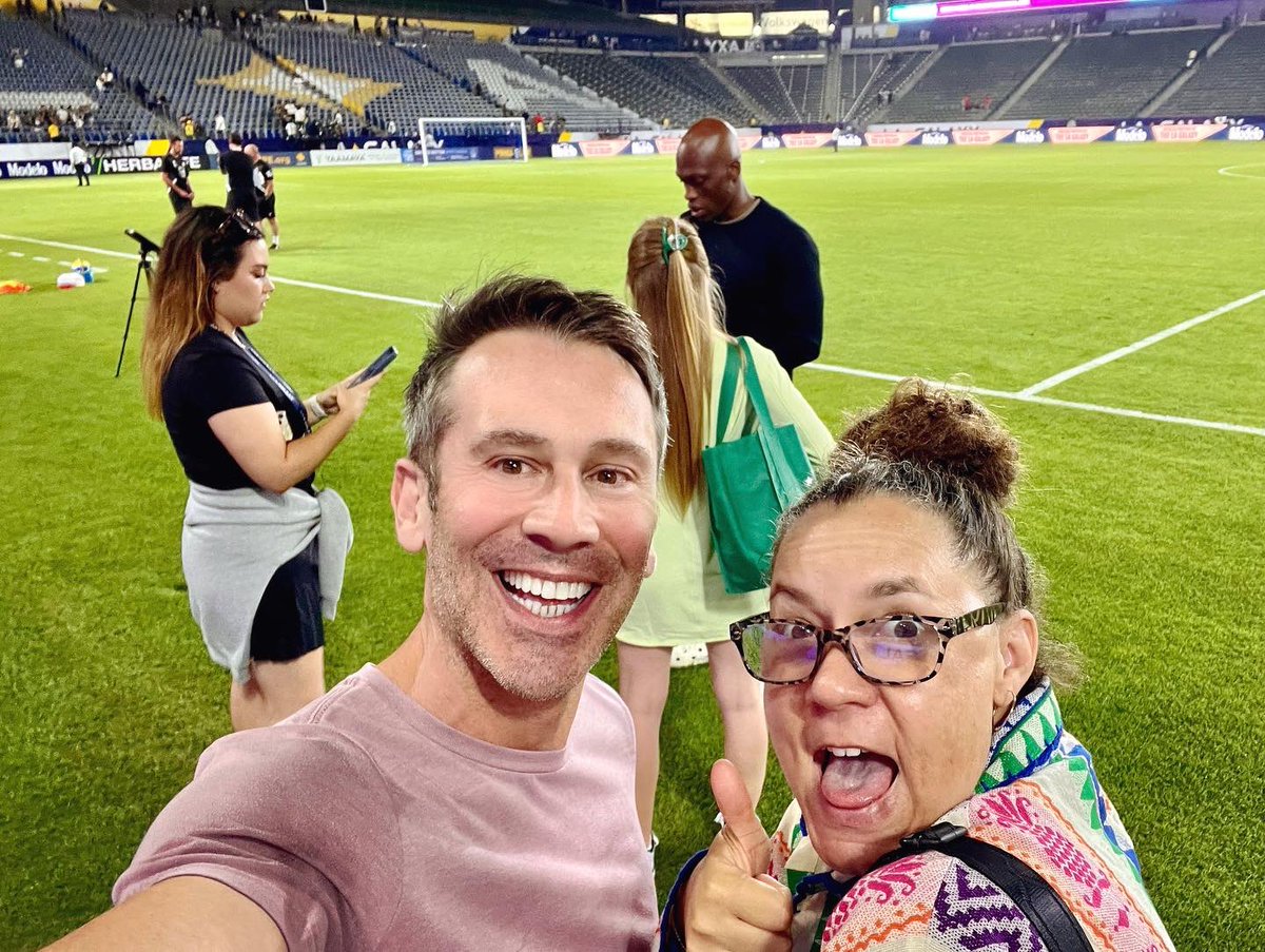 Thank you #MoeJeudyLamour and Mia Hansen for a fun night watching the @Wrexham_AFC & @LAGalaxy game.  #robmcelhenney and @KaitlinOlson were so gracious letting us stop by to say hi. Filming for season 3 of @WrexhamFX was also happening.  #welcometowrexham #wrexhamfc #tedlasso pt1 https://t.co/qEzV9UC2ub