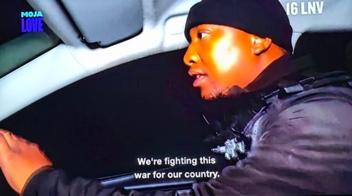 MabuMonyela's tweet photo. This is war... 

And we already see who's on the sides of invaders. 

@GovernmentZA have been telling South Africans that these people are investors. What exactly are they contributing to the country? 

@HomeAffairsSA stop importing criminals. 

#Sizokthola https://t.co/GwYzr7NynS