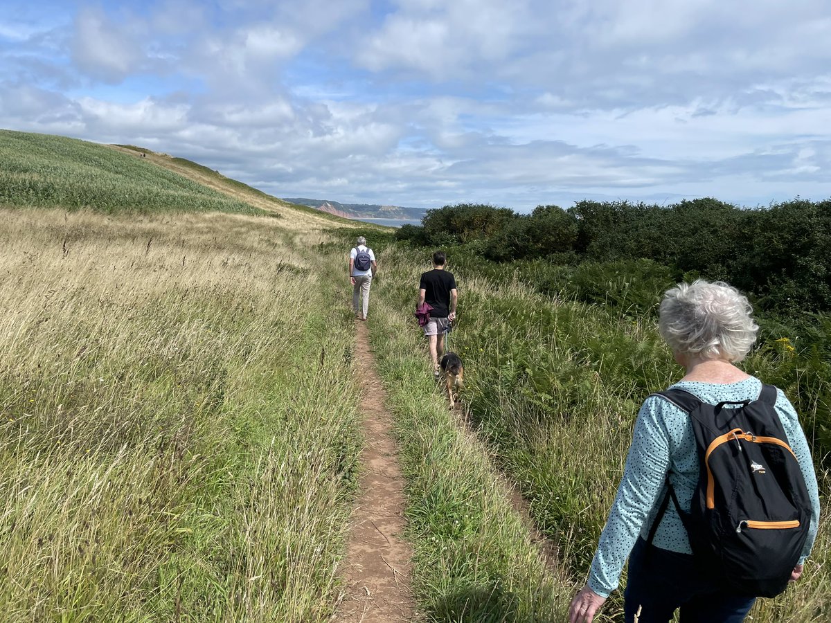 Took some healing time out (like an ailing Victorian child) at the seaside for the weekend with my parents, partner and pup ❤️ #SouthWestCoastPath #AlwaysHiking #FamilyTime #Devon