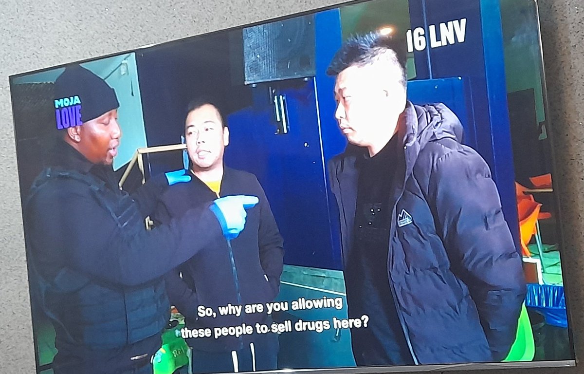 MabuMonyela's tweet image. So Chinese buy properties to rent Nigerian drug dealers with Zimbabwean caretaker?Foreigners do as they please in this country.
What does media benefit in attempting to silence Xolani?I didn&apos;t see a single SAn in this organized criminal syndicate
#Sizokthola