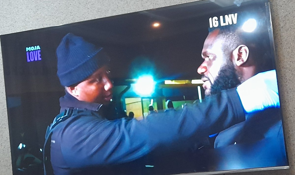 MabuMonyela's tweet image. So Chinese buy properties to rent Nigerian drug dealers with Zimbabwean caretaker?Foreigners do as they please in this country.
What does media benefit in attempting to silence Xolani?I didn&apos;t see a single SAn in this organized criminal syndicate
#Sizokthola