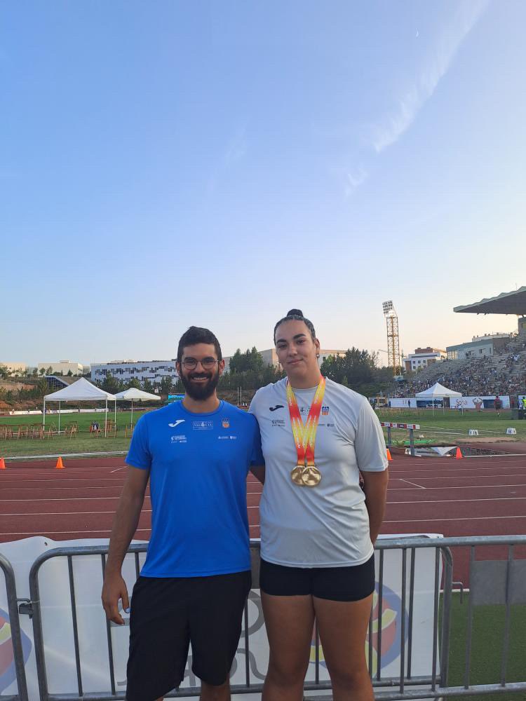 Atletisme_FCA's tweet photo. 👊 Onada d’ors femenins! ✊🏽

🥇 Nou or de Daniela Fernàndez que suma doblet! Victòria al disc amb 49.91 m

🥇 d’Àmbar Tomàs als 3.000 m amb MMP de 9:50:95

🥈d’Antoni Gonzàlez a l’alçada amb 2.05 m

Quin desenllaç del sub 20! 👏👏 https://t.co/pSon57CNNd