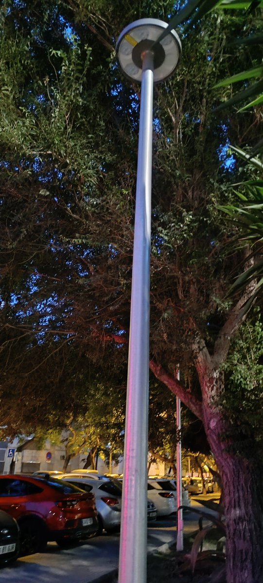 alvaritoodb's tweet photo. @CadizAbandonada  farolas de nueva colocación hace más de un mes en plaza de la barrosa sin encenderse dejando zonas oscuras por las noches https://t.co/hRrUzOKVsR
