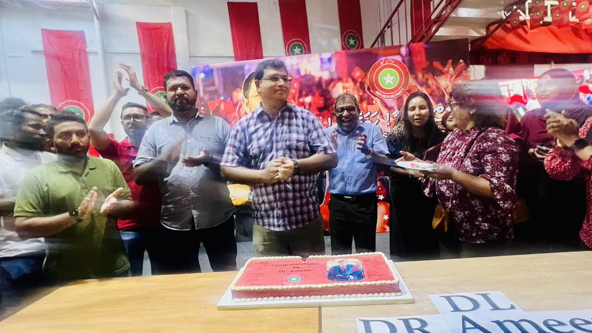 ޤާސިމް 2023 <a href="/qasimibrahim/">Qasim Ibrahim</a> , ކެމްޕޭން ހަރަކާތް
މާލެ/ވިލިމާލެގައި އިއްޔެ ކުރިއަށް ގެންދެވުނު ދޮރުން ދޮރަށް ހިނގުމުގެ ހަރަކާތް
ނިންމާލުމާއެކު ޕާޓީގެ އަންހެނުންގެ ލީގުގެ ފަރާތުން އުތުރު ކެމްޕޭން މެނޭޖަރު ޑީއެލް. ޑރ. އަމީން <a href="/ameenmaldives/">Dr Ameen Ibrahim</a> އަށް ވަނީ ހޫނު މަރުޙަބާ އެއް ދަންނަވާފަ