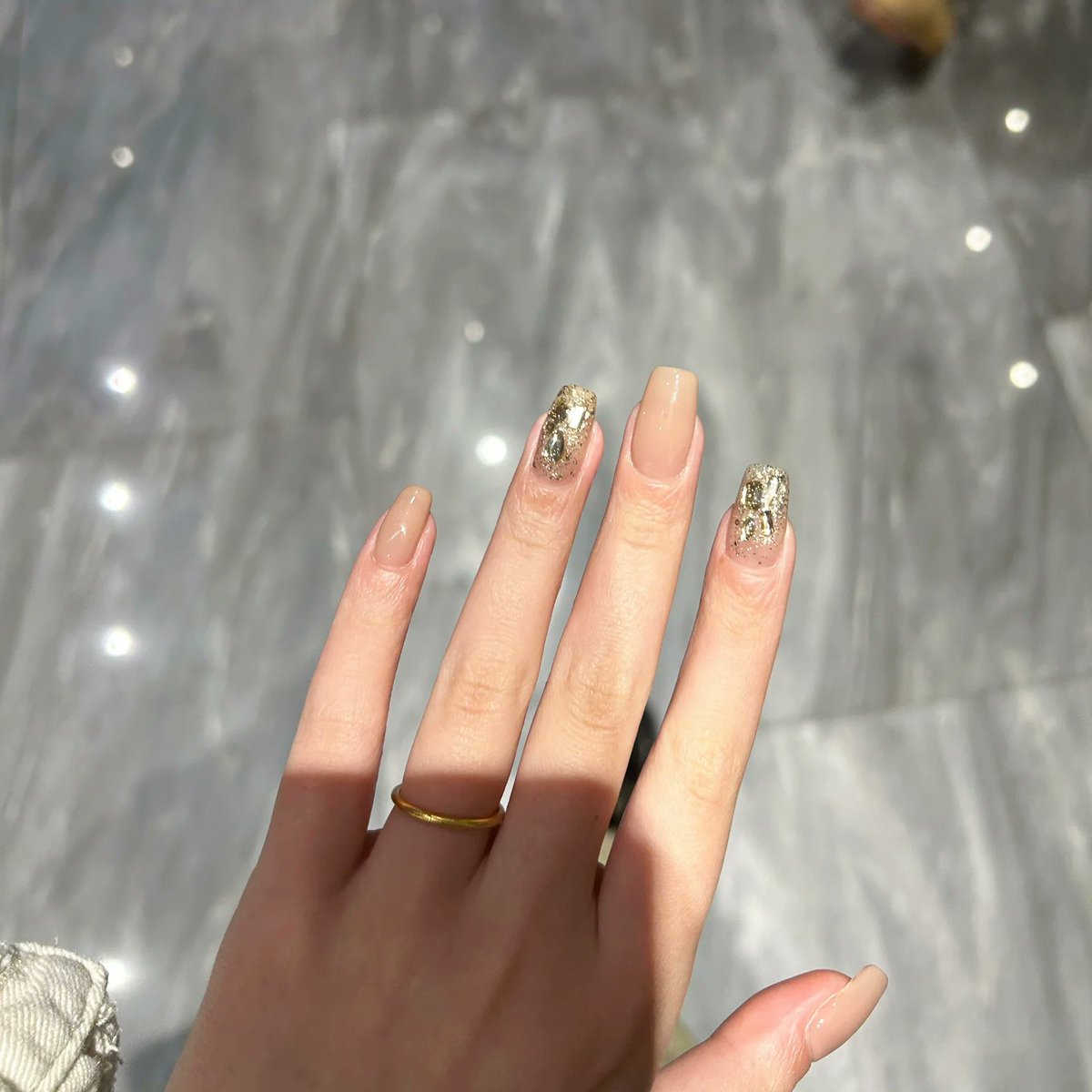 Don't underestimate a pair of nails
It's what adds a splash of life and color
Adds a touch of vitality and color