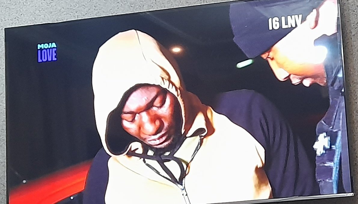 MabuMonyela's tweet image. So Chinese buy properties to rent Nigerian drug dealers with Zimbabwean caretaker?Foreigners do as they please in this country.
What does media benefit in attempting to silence Xolani?I didn&apos;t see a single SAn in this organized criminal syndicate
#Sizokthola