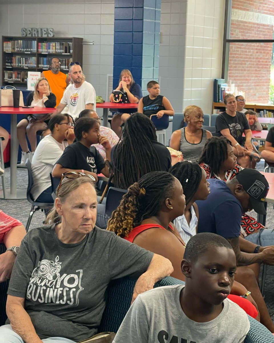 LFMSPatriots's tweet image. “Popsicles with Principal” was a huge success. It was a great opportunity to meet parents and students!