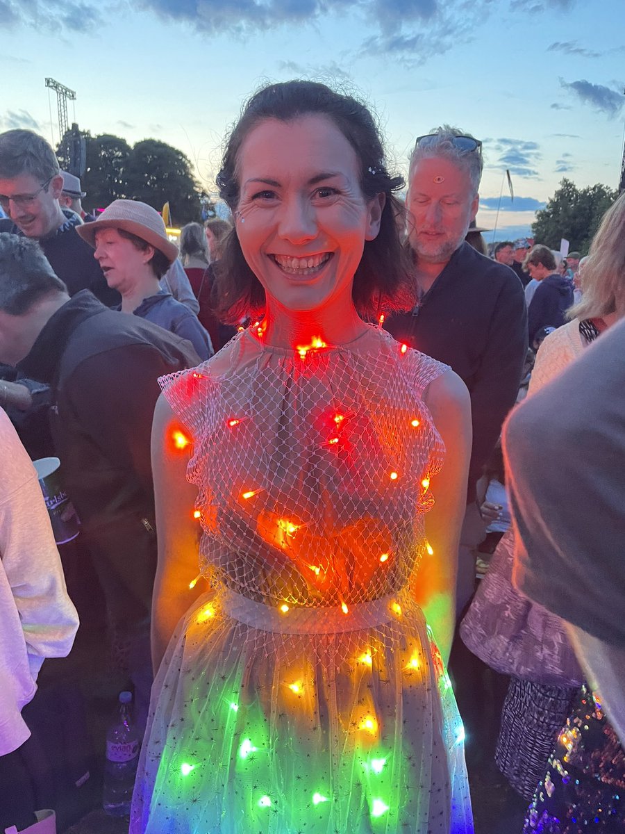 #BarclaycardxLatitude #georgeready Lighting up the crowd before George Ezra - George could you say hi to Freya <a href="/george_ezra/">george E Z R A</a>