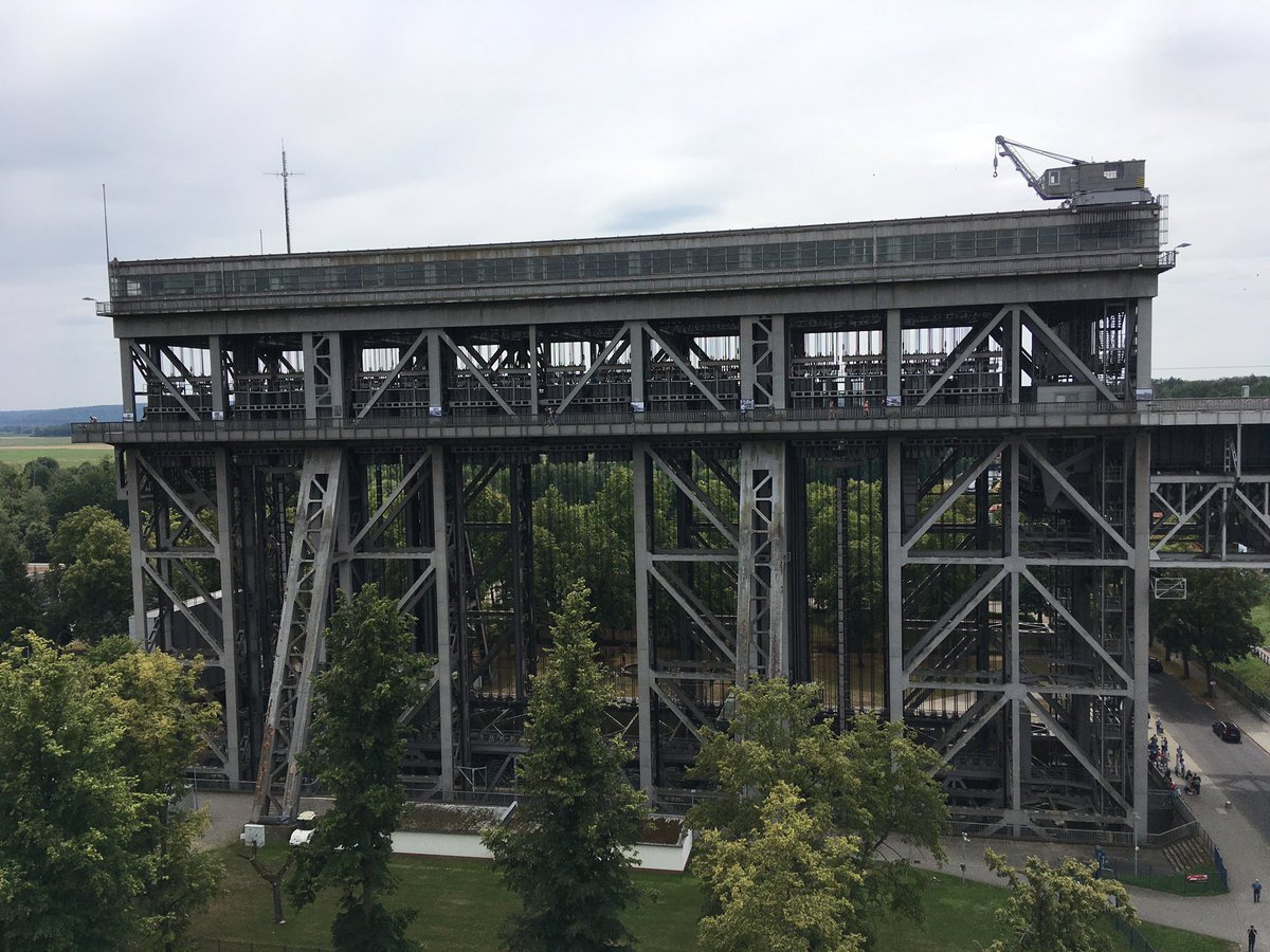 GuidoGTH's tweet photo. Altes #Schiffshebewerk, neues Schiffshebewerk. https://t.co/6oK2DUjCFD