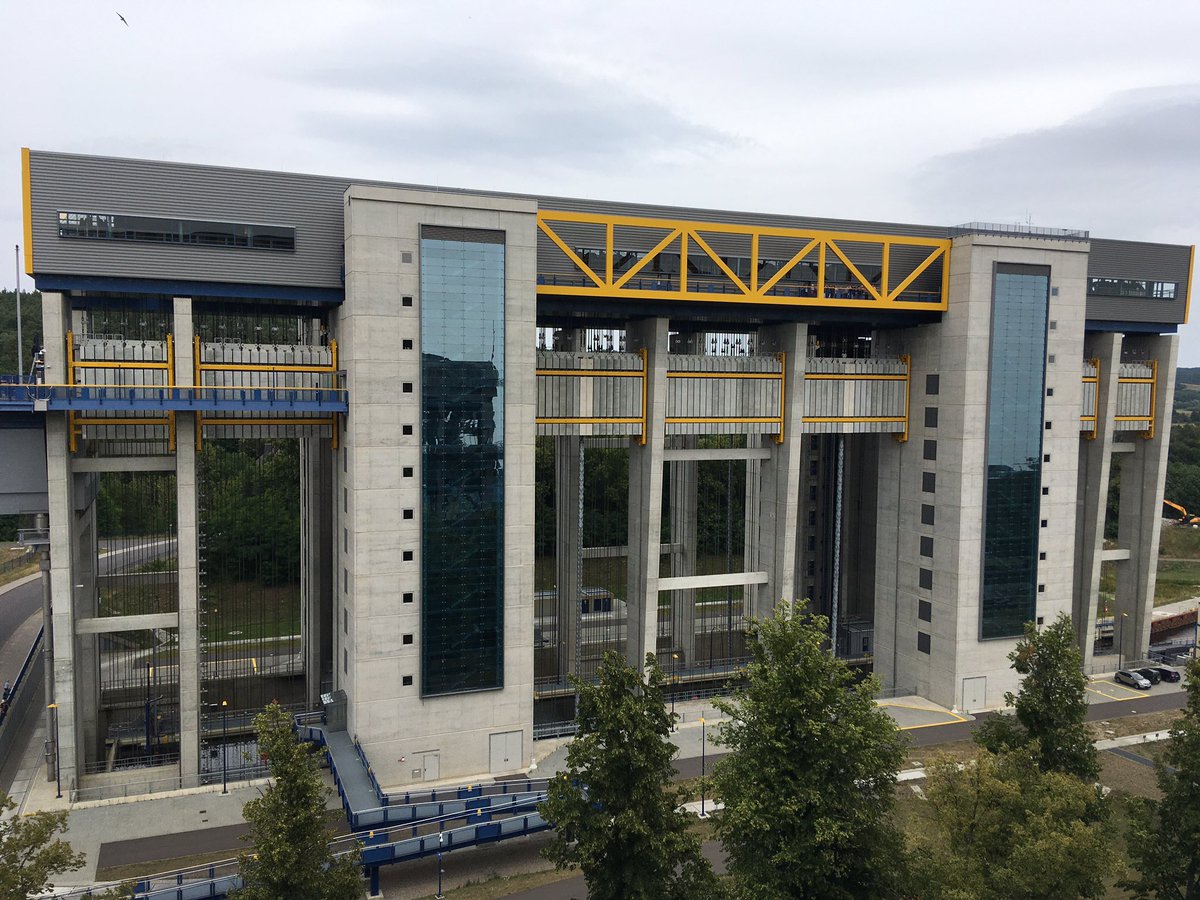 GuidoGTH's tweet photo. Altes #Schiffshebewerk, neues Schiffshebewerk. https://t.co/6oK2DUjCFD