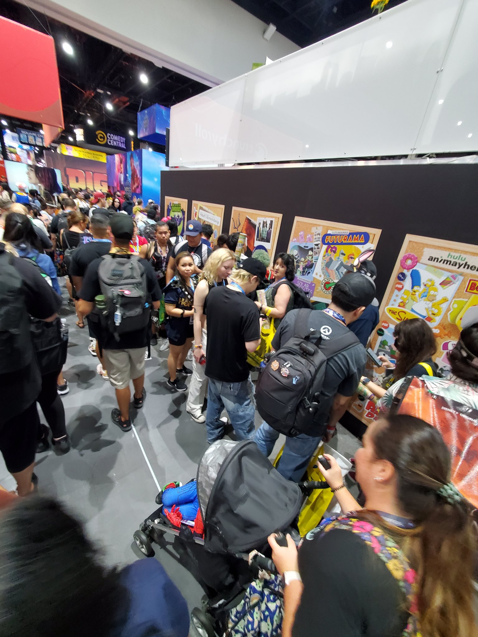 SDCC Unofficial Blog on Twitter "Currently no end or beginning to the