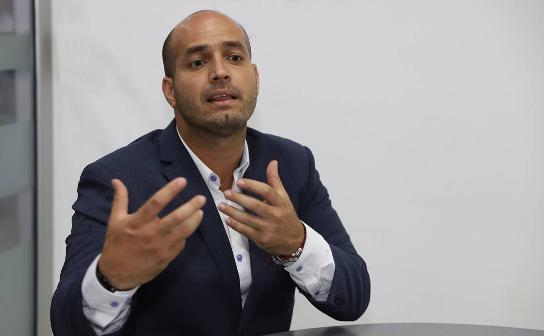 eluniversocom's tweet photo. Quién era Agustín Intriago, alcalde de Manta, asesinado este domingo ► https://t.co/9Zq9CyFaYq https://t.co/5MASePkMkV