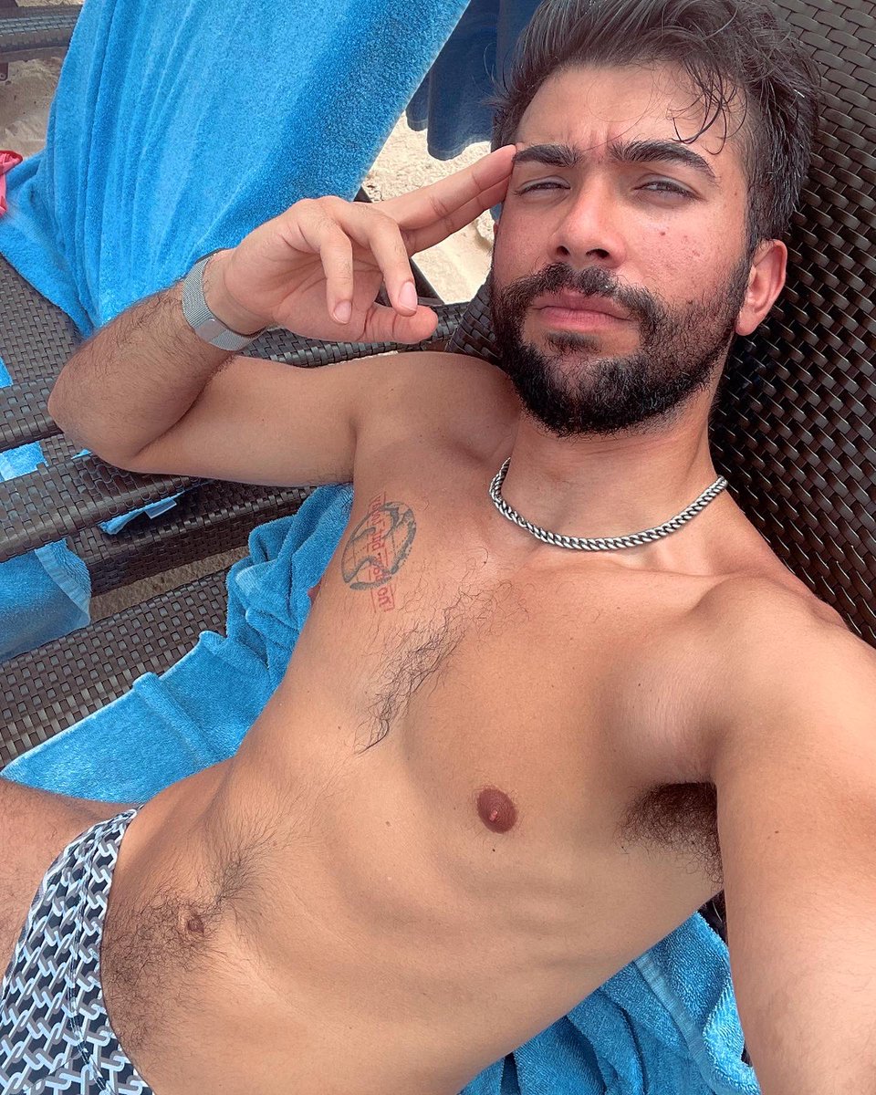 Vitor Moreira - I Kissed A Boy tweet media