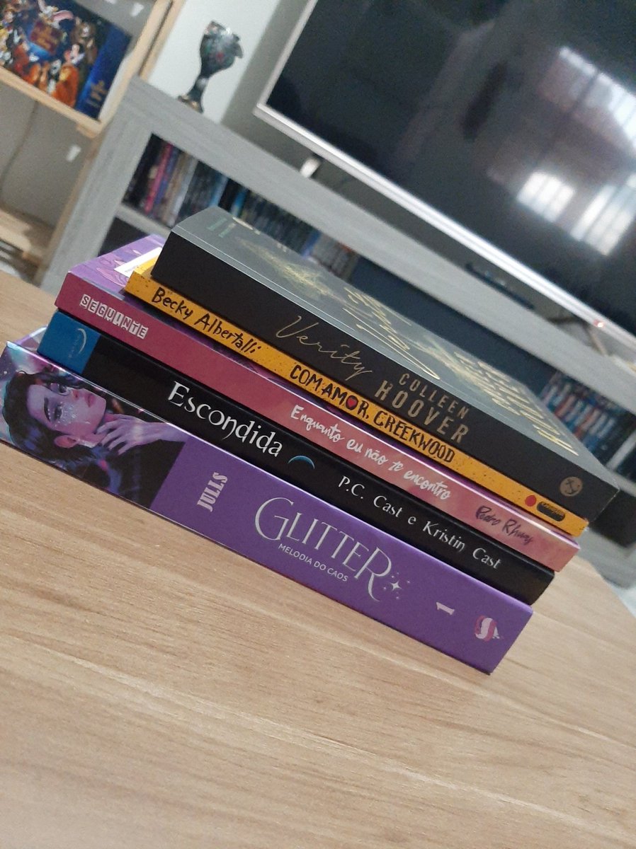 jaogui9119's tweet photo. RESULTADO FINAL DA MINHA MLI 2023 

Vieram ótimas leituras nessas últimas 2 semanas e talvez alguns dos favoritos do ano ❤❤

Escondida - 4,0 ⭐

Enquanto Eu Não te Encontro - 5,0 ⭐ + ❤

Verity - 5,0 ⭐ + ❤

Com Amor, Creekwood - 3,5 ⭐

Glitter - 5,0 ⭐ + ❤ 

#MLI2023 https://t.co/XQHQE9ZH9h