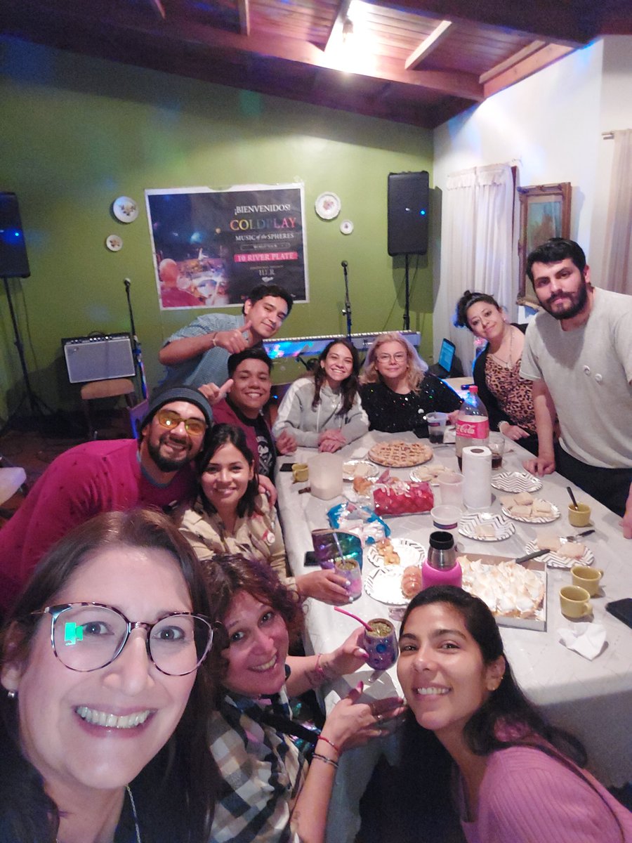 Ayer Celebramos nuestra amistad que nació gracias a este gran amor que nos une <a href="/coldplay/">Coldplay</a> #DiadelAmigo