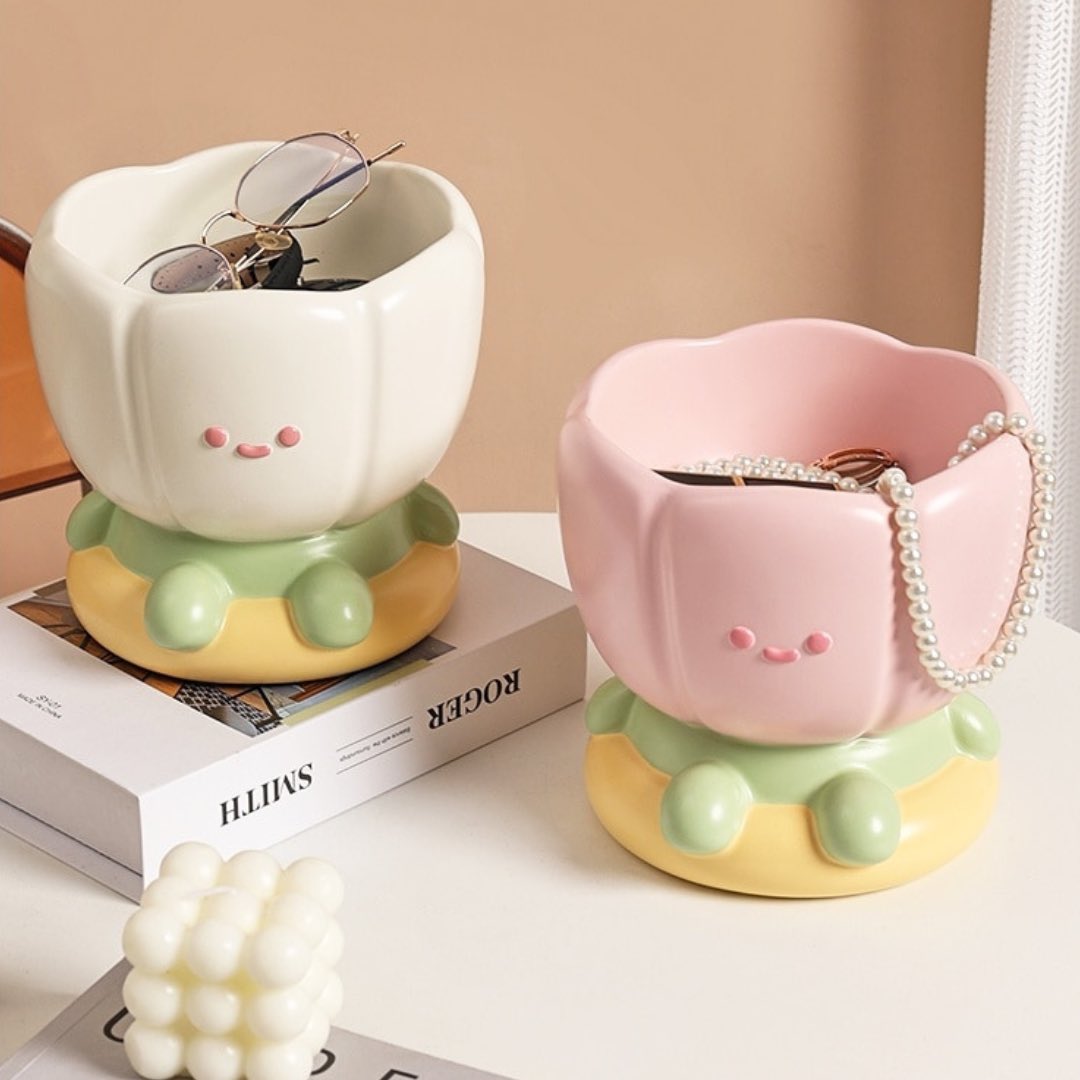 Tulip Ring Tray 🌷🫶 shop now! 

liasroom.com/products/tulip…

#tulips #kawaiigirl #kawaii #kawaiistuff #kawaiidecor #roomaesthetic #aesthetic #trending #fyp #liasroomshop #giftideas #shopping