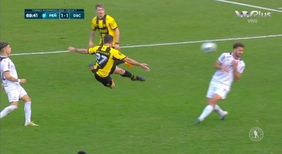 -Patearías un bebé a cambio de la sexta?
-Los pibes: