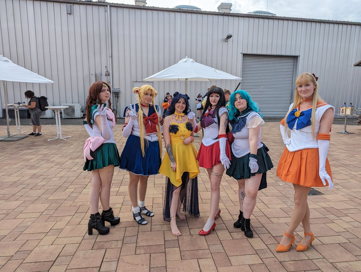 ginamiee's tweet photo. Mein Wochenende auf der #animemesse war so toll. So viele schöne Cosplays und Shows.
@Crisio95 war den halben Samstag damit beschäftigt, meine Tasche zu halten und Fotos zu machen, weil so viele Leute ein Foto mit Luna haben wollten, hab mich soo gefreut. 🙈
Ein paar Eindrücke: https://t.co/A4xMW7uBGv