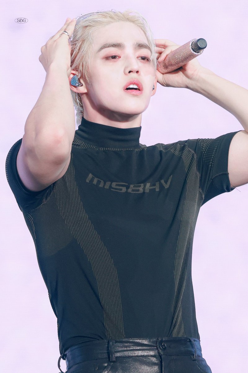 SBG_0808's tweet photo. 230722 FOLLOW TO SEOUL Day2

🥹

#세븐틴  #에스쿱스 #SEVENTEEN
#SCOUPS #최승철 #승철 #エスクプス
#승철이의1초 https://t.co/wBxtG5KtZn
