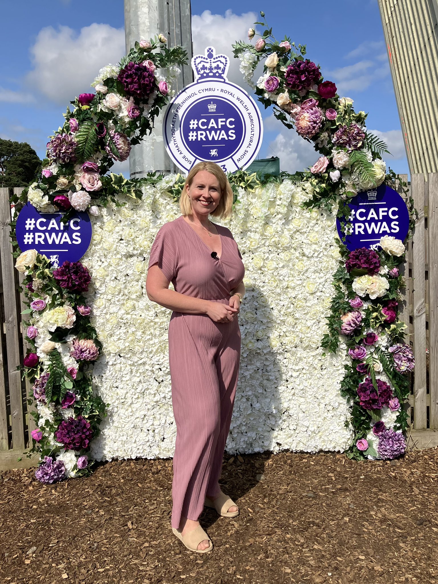 HANNAH THOMAS on Twitter "It’s SUNNY ON THE SHOWGROUND ☀️☀️☀️