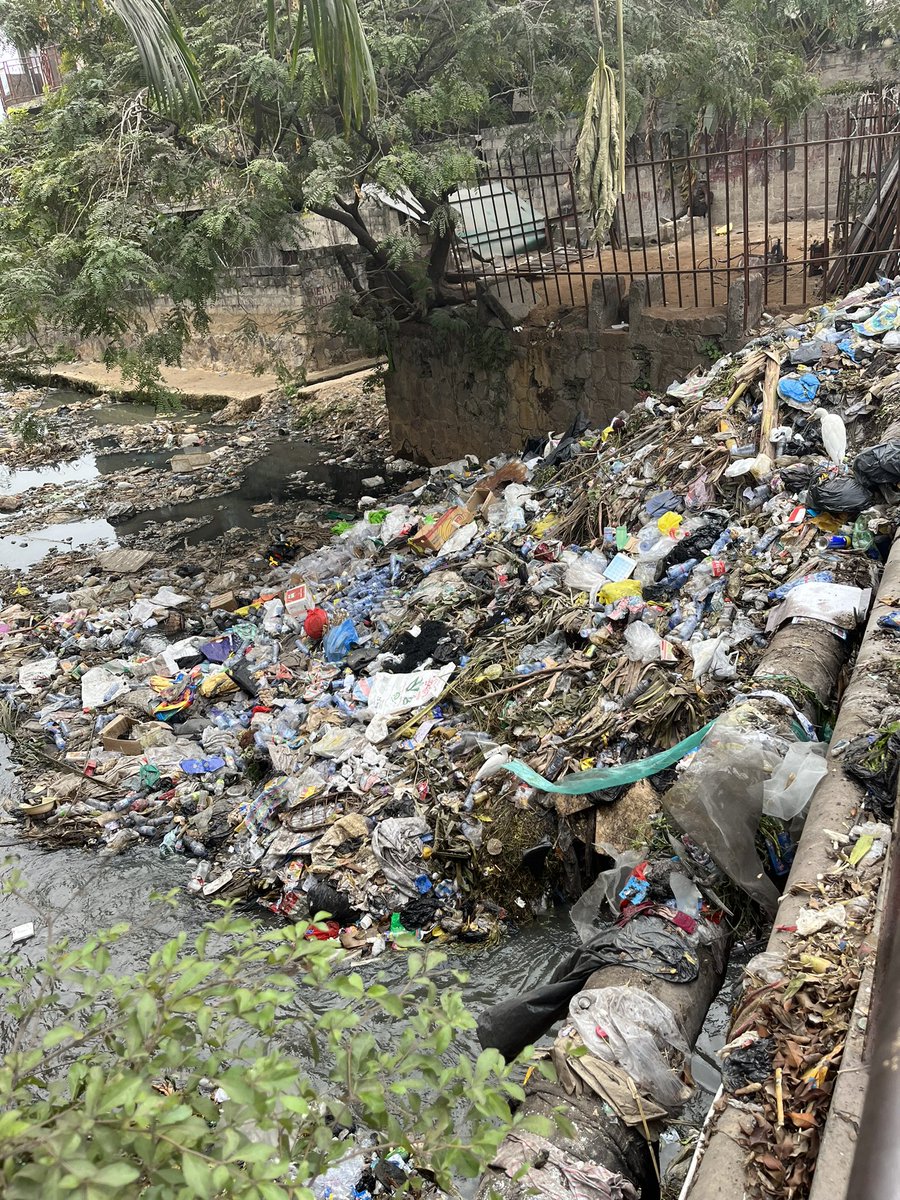 RMokabi's tweet photo. Mr @NgobilaM, j’apprends qu’il est interdit de jeter les ordures dans les sites autre fois identifiés! Cette décision a été prise sans proposer d’alternatives du coup les gens jettent leurs ordures n’importe où! La ville est sale! Que faites-vous? @MulumbaGecoco @fatshi13 https://t.co/253iSj1qXU