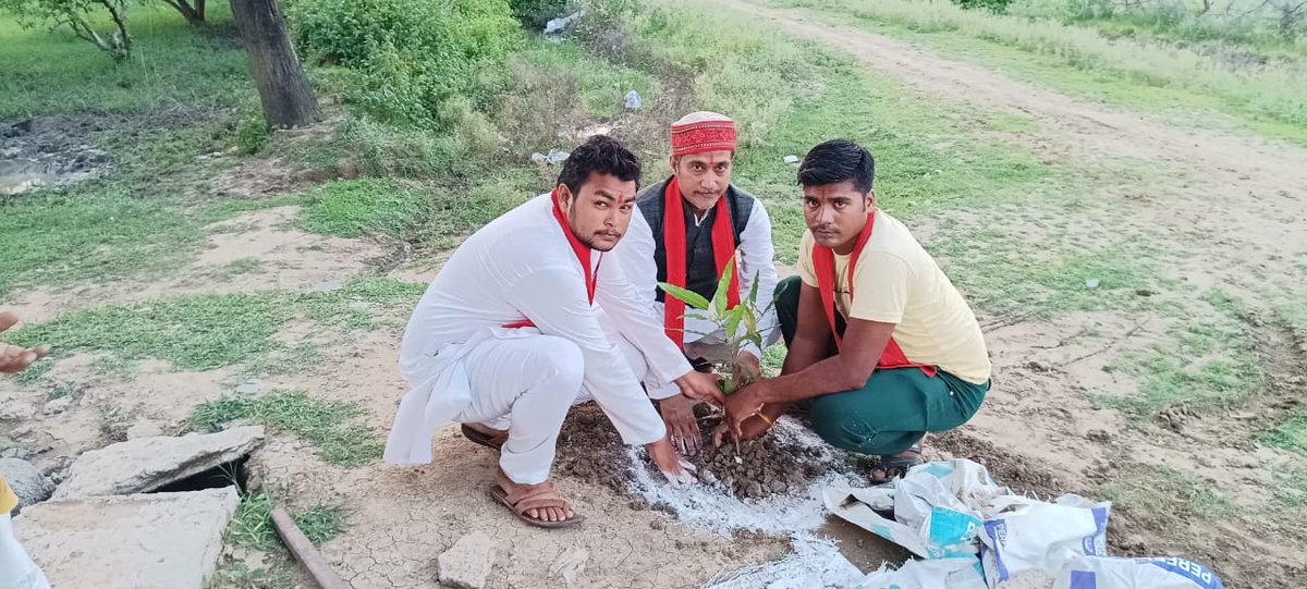 Parul Singh bscp🚩🚩🚩 (@parulsi35784262) on Twitter photo #Bmks #bscp बांदा के समाजसेवी #गुलाबचंद्र कुशवाहा द्वारा 1100 सौ पौधों के संकल्प के 272 #पौधे लगाए जा चुके हैं और आज 15#पौधे #लोधेश्वर नगर बांदा शहर में लगाए गए 287 #पौधे लगाए जा चुके 🌳🌹🇬🇳🚩<a href="/Sandhya_Bscp/">Sandhya Shukla</a> <a href="/poojabmks/">Pooja Shukla 🇮🇳</a> <a href="/DurgaShaktiIAS/">Durga Shakti Nagpal</a> <a href="/myogiadityanath/">Yogi Adityanath</a> <a href="/yadavakhilesh/">Akhilesh Yadav</a> #Bmks #bscp बांदा के समाजसेवी #गुलाबचंद्र कुशवाहा द्वारा 1100 सौ पौधों के संकल्प के 272 #पौधे लगाए जा चुके हैं और आज 15#पौधे #लोधेश्वर नगर बांदा शहर में लगाए गए 287 #पौधे लगाए जा चुके 🌳🌹🇬🇳🚩<a href="/Sandhya_Bscp/">Sandhya Shukla</a> <a href="/poojabmks/">Pooja Shukla 🇮🇳</a> <a href="/DurgaShaktiIAS/">Durga Shakti Nagpal</a> <a href="/myogiadityanath/">Yogi Adityanath</a> <a href="/yadavakhilesh/">Akhilesh Yadav</a>
