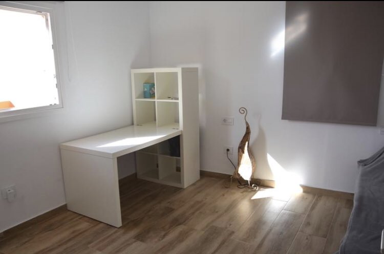 Se alquilan habitaciones en Barrionuevo, a pocos metros de la Universidad de La Laguna y de la parada del tranvía. En casa terrera, con azotea privada . 275 gastos incluidos 646437363