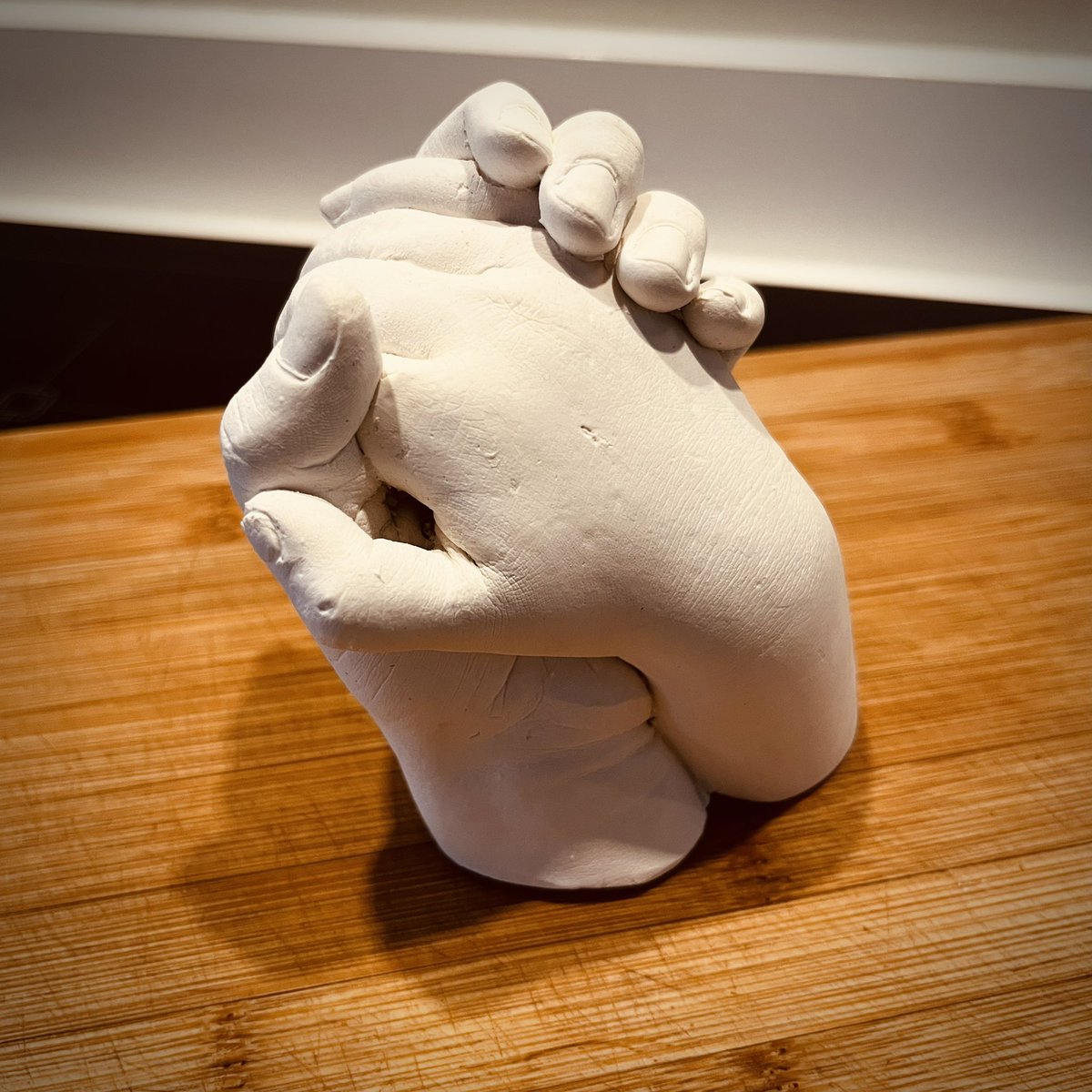 Plasteringfx's tweet photo. Been practicing a bit of life casting with my kids. Couple of little bubbles but not too shabby 👍

Still counts as plastering right? 🤣

#plastering #lifecasting #casting  #plasteringlife #essex #london #mould #modeling https://t.co/IHQw8V9TY9