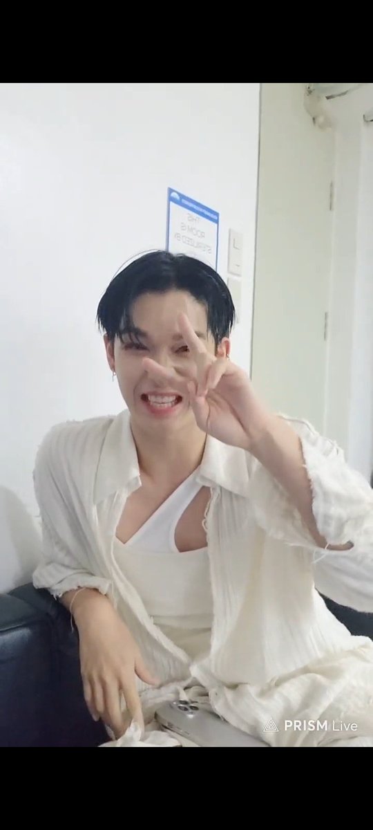 atlanticyan's tweet photo. A compilation of aegyeo from punishment 🌱❤️
@CIX_twt @CIX_Official
#CIX #씨아이엑스 #BX #승훈 #배진영 #용희 #현석 #FIX #FIXWEEK #SEUNGHUN #HYUNSUK #BAEJINYOUNG #YONGHEE https://t.co/j1VdthRIla