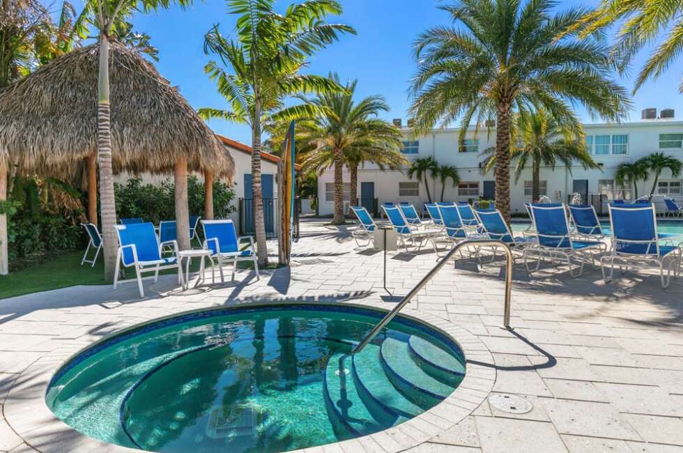 KeySuite's tweet image. After a perfect beach day you can relax in our hot tub.
💻 siestakeybeachresortandsuites.com
📞 941 349 3211
#sarasota #siestakeyrentals #siestakeybeach #siestakey