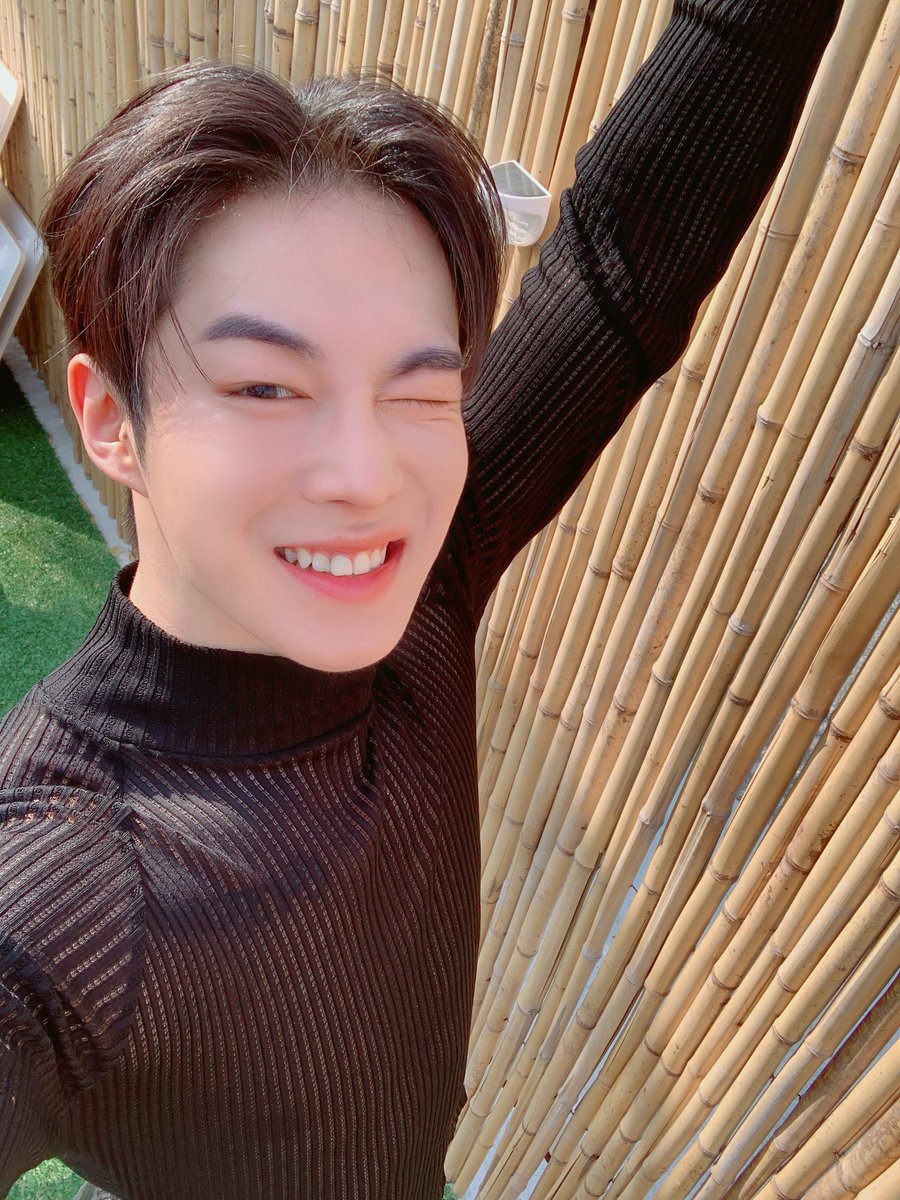 archivesfor9's tweet photo. such a ray of sunshine ☀️

#SF9 #에스에프나인 #DAWON #다원 https://t.co/vSUsL1nymF