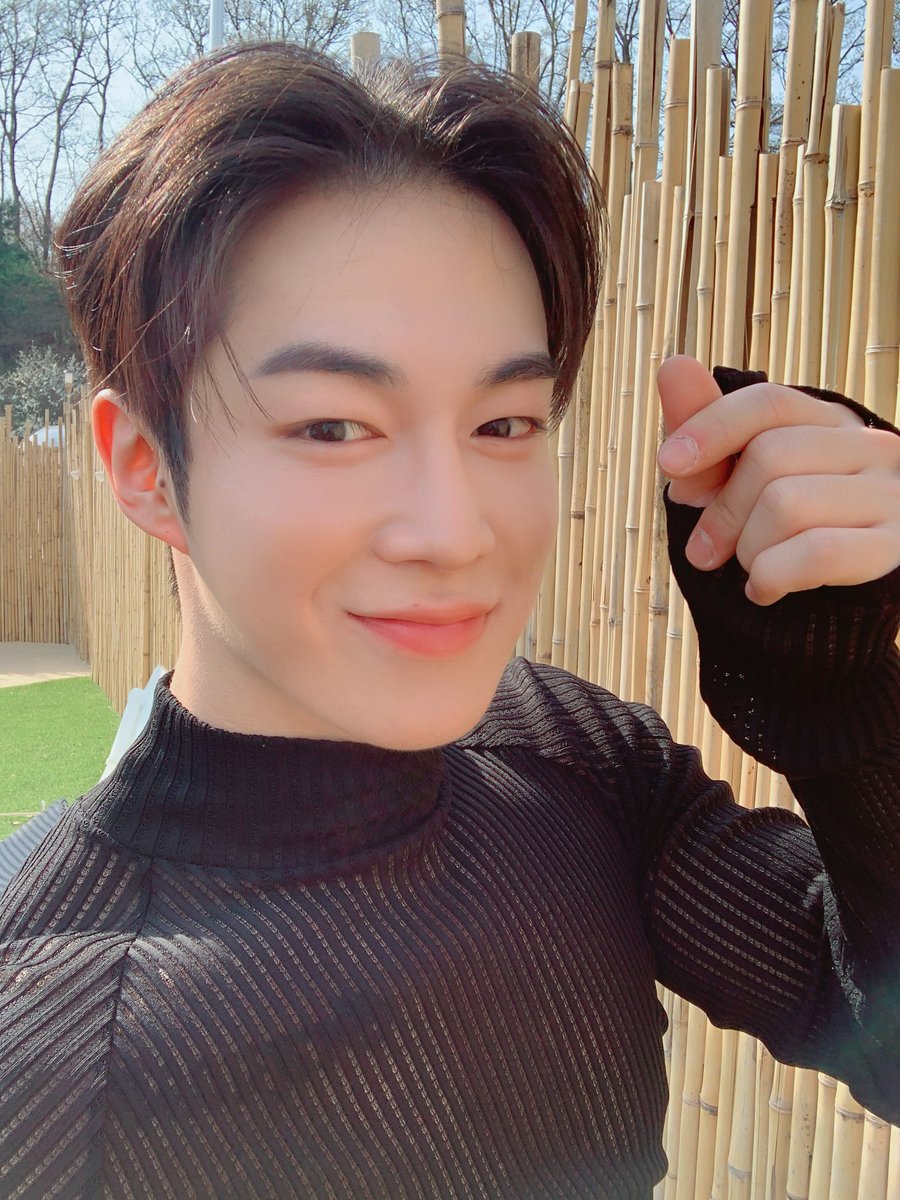 archivesfor9's tweet photo. such a ray of sunshine ☀️

#SF9 #에스에프나인 #DAWON #다원 https://t.co/vSUsL1nymF