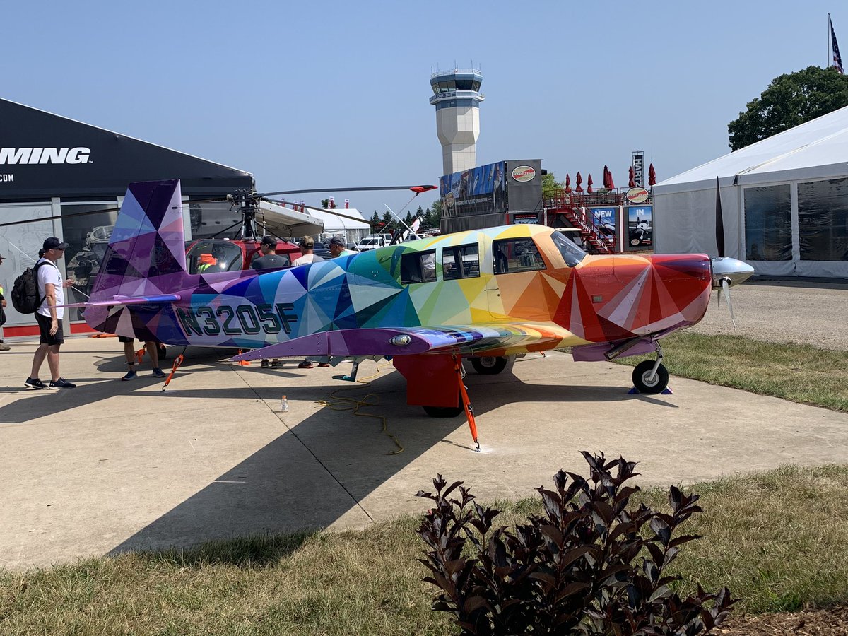 Jen_Niffer's tweet image. This paint. Yes or no? #OSH23 #avgeek #aviation #airplane