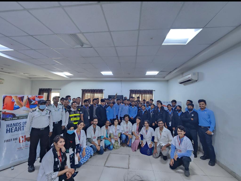DrVCMohan's tweet photo. Daughter as part of social responsibility through Osmania Medical College OMC training metro staff CPR ( cardio Pulmonary Resuscitation) https://t.co/hZSaBKPCaE