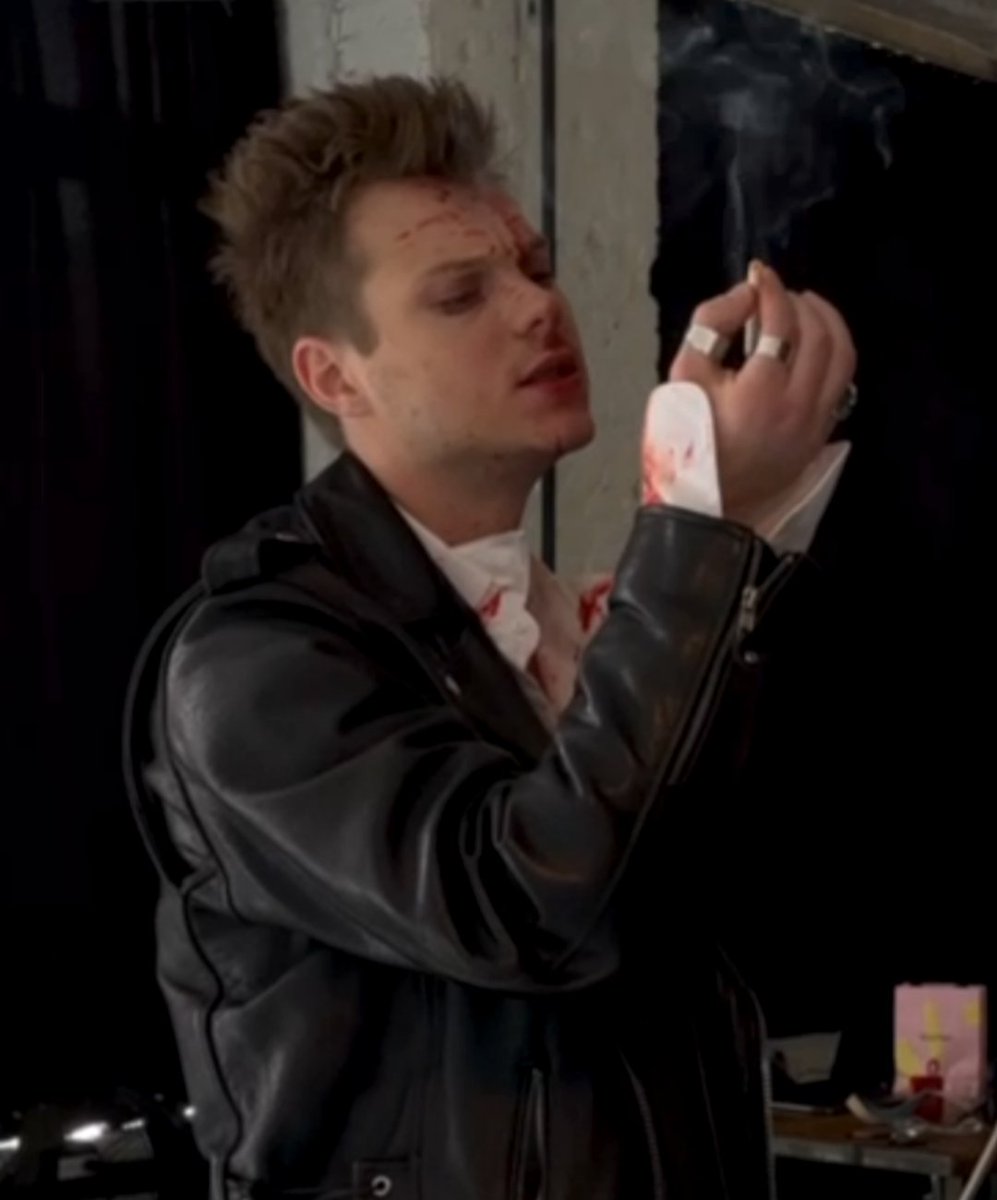 самое тяжелое, что я когда-либо носил в себе — пустота.