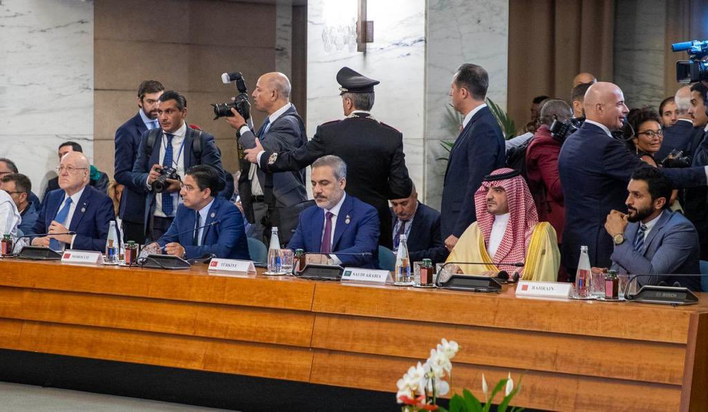 نيابة عن سمو سيدي ولي العهد رئيس مجلس الوزراء -حفظه الله- شاركت اليوم في المؤتمر الدولي رفيع المستوى حول التنمية والهجرة غير الشرعية، المقام في العاصمة الإيطالية روما، والذي ناقشنا فيه تحدياتها الأمنية، وتداعياتها التنموية، وسبل معالجتها،،،