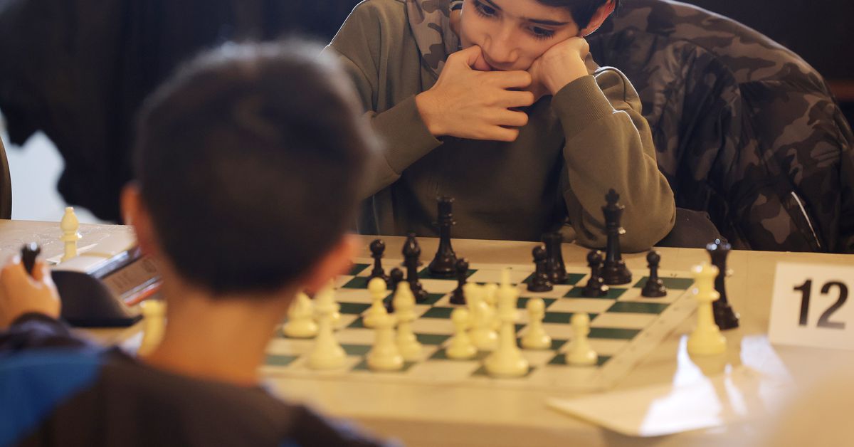 Why teens are suddenly obsessed with chess
buff.ly/3AEzpAr