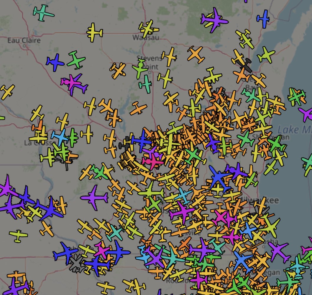 SpaceMacSpiff's tweet photo. So amazing to watch how all that metal get organized… sorry, “organized” and creates one of the greatest aviation events. Note how radially most of the aircraft are currently oriented. All noses point to #OSH23 ! https://t.co/FfMvf95n16