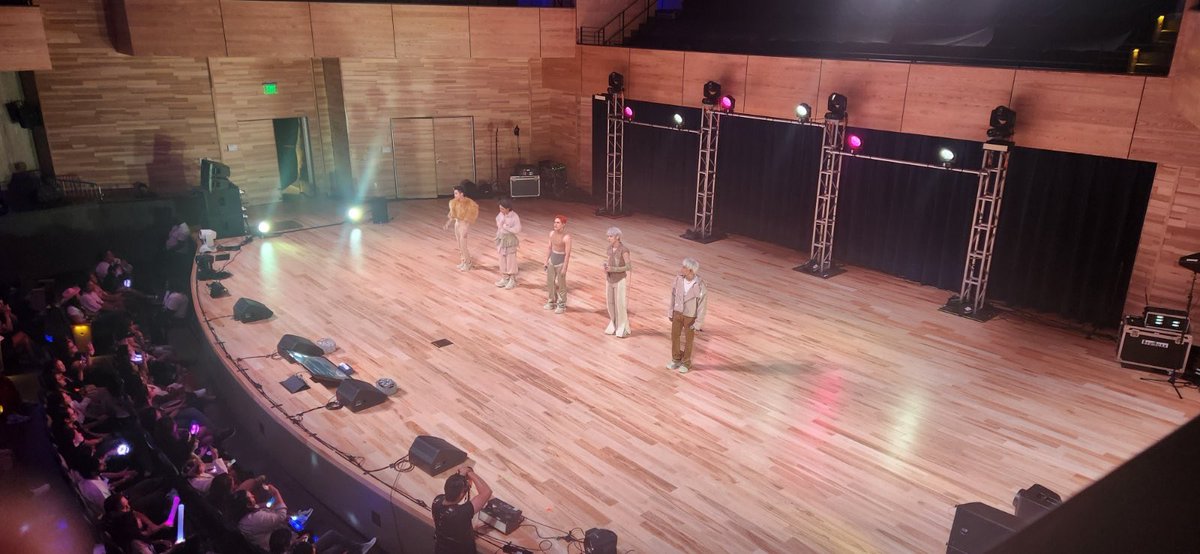 GidKidDad's tweet photo. Getting a little rest and catching up today. 

While you wait for more content, enjoy the great photos we got from the balcony.

#SB19PAGTATAGWorldTourDallas https://t.co/p38pWf3tYe