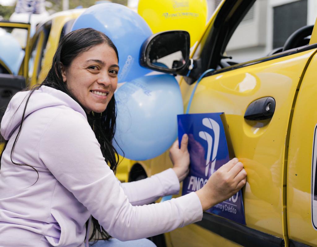 Fincomercio_'s tweet photo. #Hoy celebramos en #Fincomercio con nuestros asociados #Taxistas y sus familias el Día de la Virgen.
Seguiremos apoyando los #sueños de los colombianos. 🇨🇴
#Cooperartiva #a65Años https://t.co/riPnR0voG9