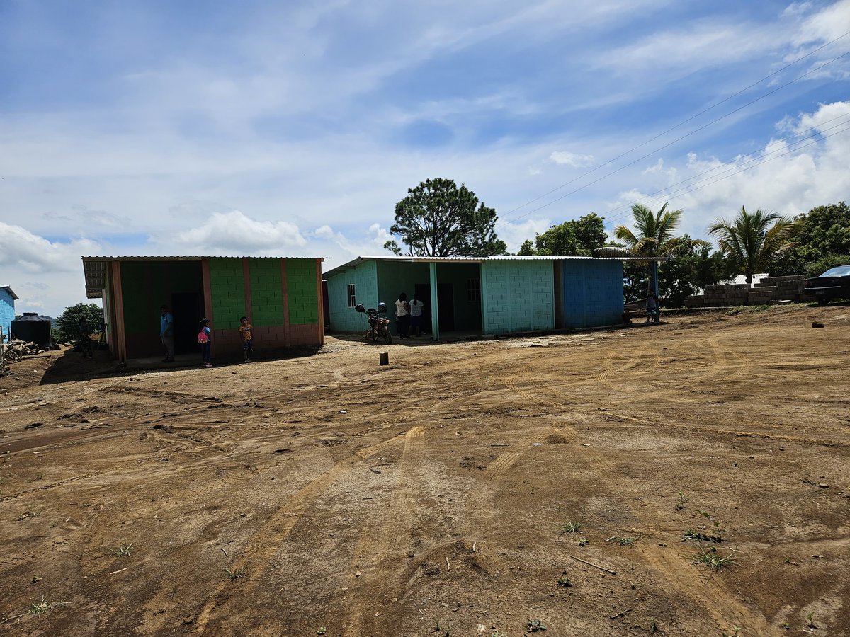 Entrega de 10 nuevas  casas en Talnique, con estas son más de 160 casas entregadas en los últimos 12años. #ResidencialRotary