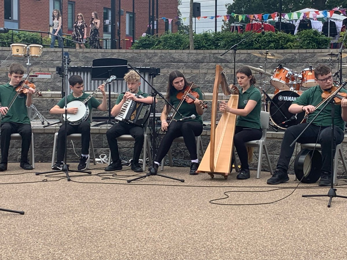 CelticLondon's tweet photo. We’ve been busy out and about performing at Summer events….. Great to be so active in our community….. well done all! ☘️🙌🎶
@EByrnewhelehan @Feithancheoil @FiddlerLondon https://t.co/NIsluEpjqv